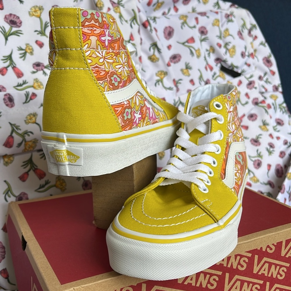 Vans WMNS Sk8-Hi Tapered
Psychedelic Resort Passio
VN0A5KRUBLX
Sneakers - Picture 10 of 16